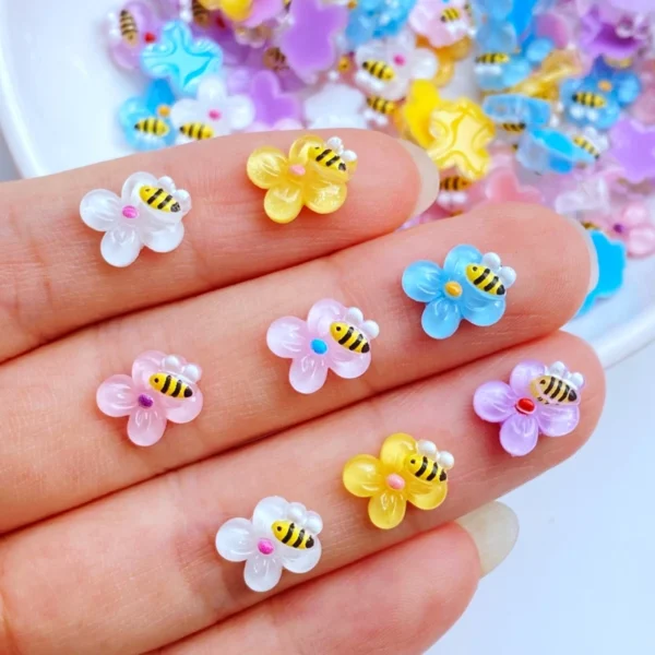 50Pcs New Cute Mini 8*10mm Floret Honeybee Resin Figurine Crafts Flatback Cabochon Ornament Jewelry Making Hairwear Accessories