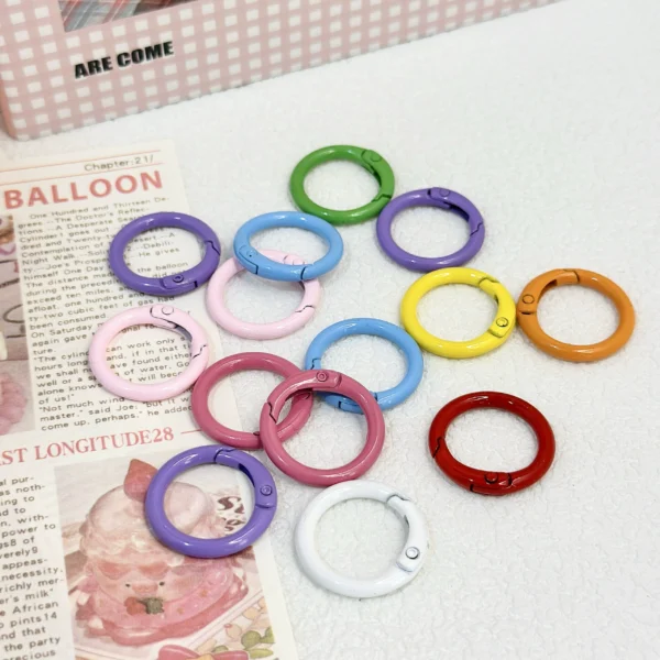 Colorful spring ring spring buckle keychain key ring hanging plated spray paint baking paint bright diy handmade mobile phone chain accessories